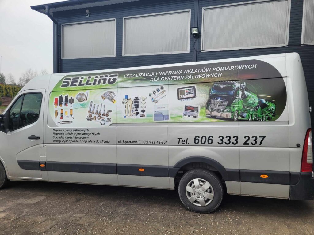 Bus za pomocą, którego firma Selling Adam Bugdoł wykonuje usługi z dojazdem do klienta